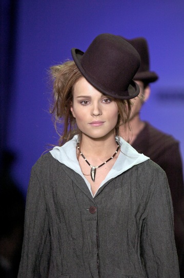 Larissa Pogoretskaya at Russian Fashion Week March 2006 - fashion photos
