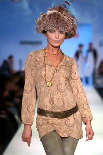 Lo at Russian Fashion Week March 2006 - fashion photos