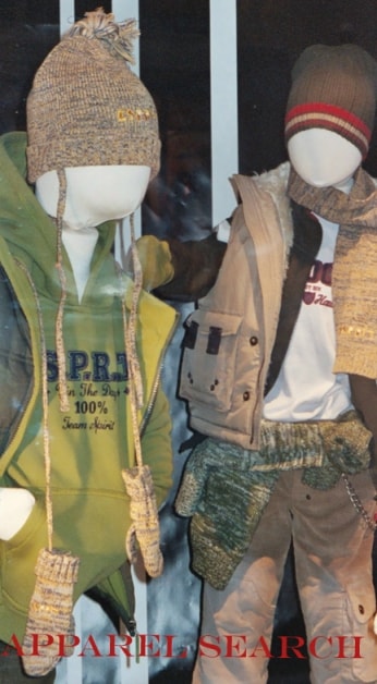 two kids mannequins with hats, gloves and coats