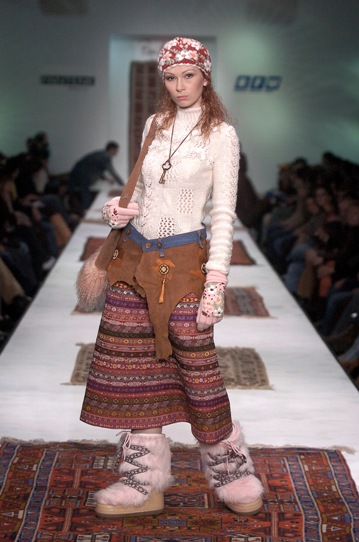 Daria Razumikhina at Russian Fashion Week March 2006