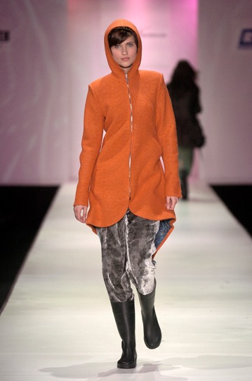 Nadia Nurieva at Russian Fashion Week March 2006 - fashion photos