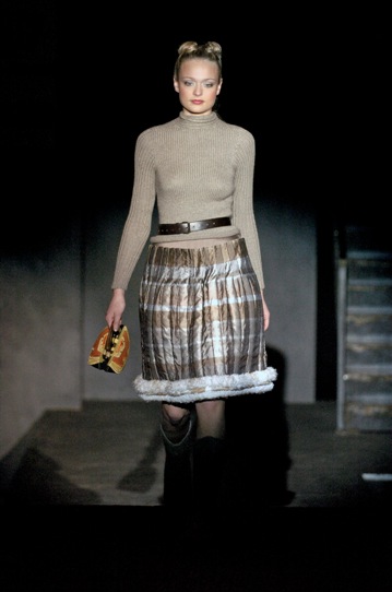 Julia Nikolaeva at Russian Fashion Week March 2006 - fashion photos