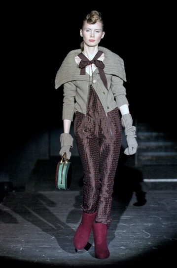 Julia Nikolaeva at Russian Fashion Week March 2006 - fashion photos