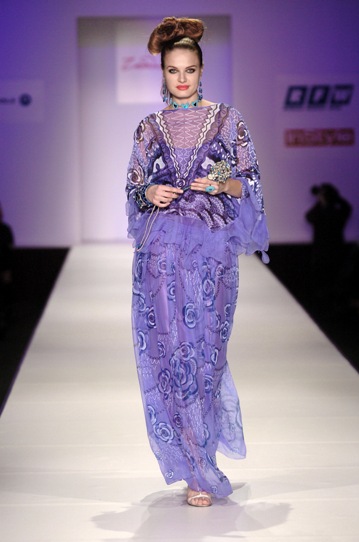 Zandra Rhodes at Russian Fashion Week March 2006 - fashion photos