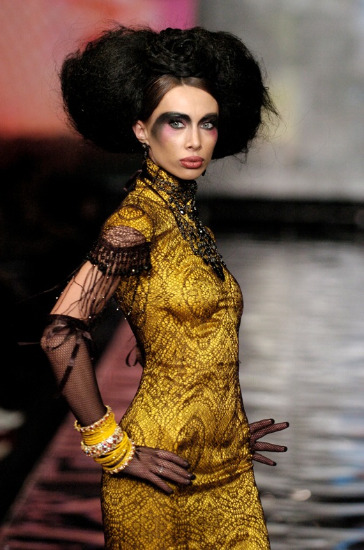 Fresh Art - Fashion Image from Russia Fashion Week Oct. 2006 - image on Apparel Search fashion website.