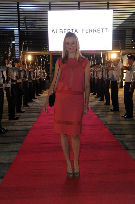 Amy Smart Wearing Alberta Ferretti